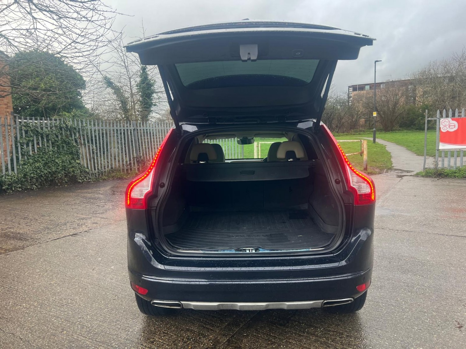 Used Volvo XC60 2017 for sale - 77610035: Photo 14