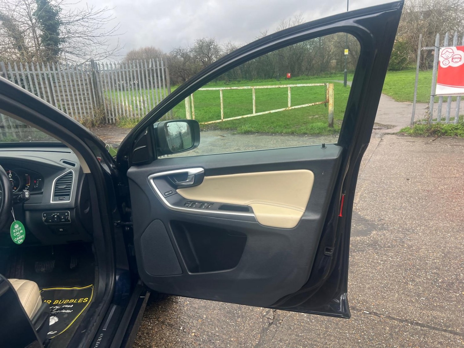 Used Volvo XC60 2017 for sale - 77610035: Photo 17