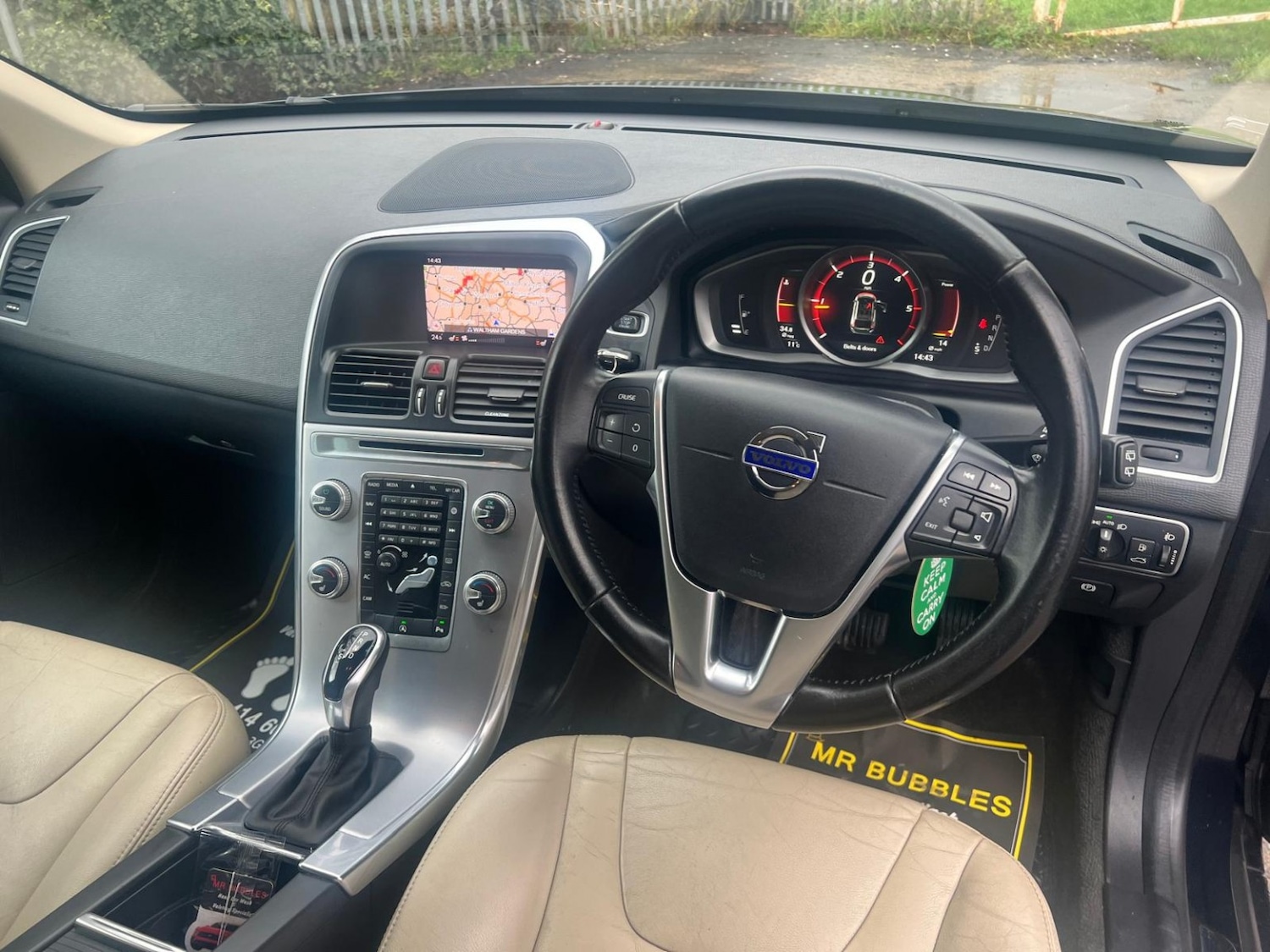 Used Volvo XC60 2017 for sale - 77610035: Photo 2