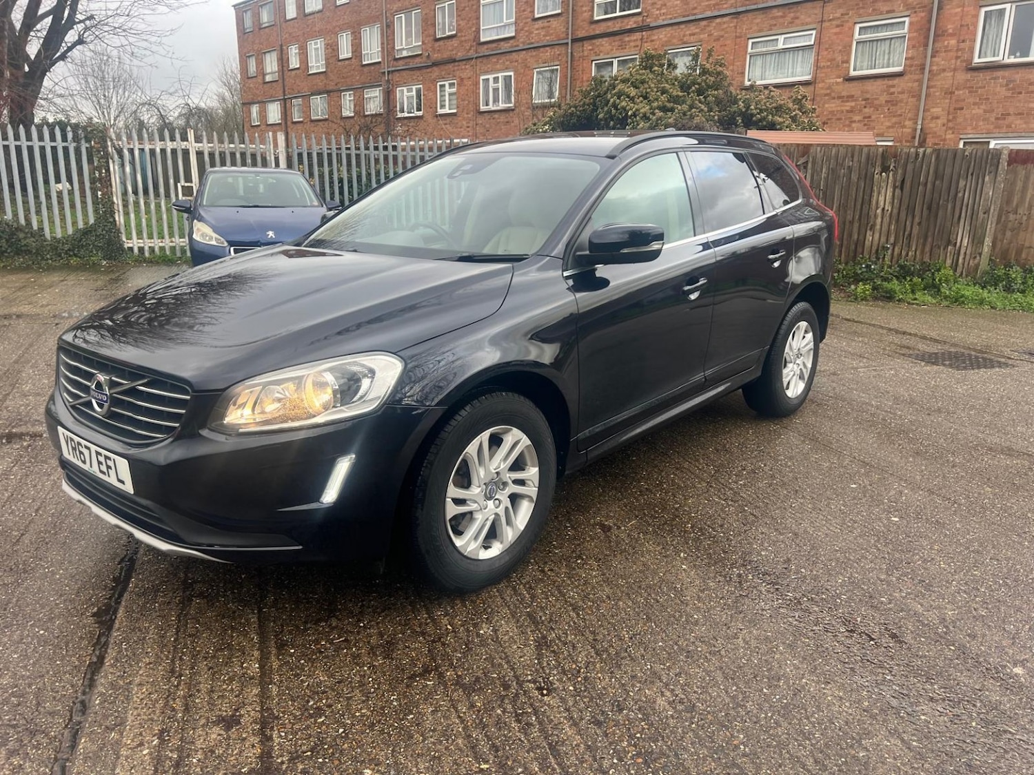 Used Volvo XC60 2017 for sale - 77610035: Photo 5