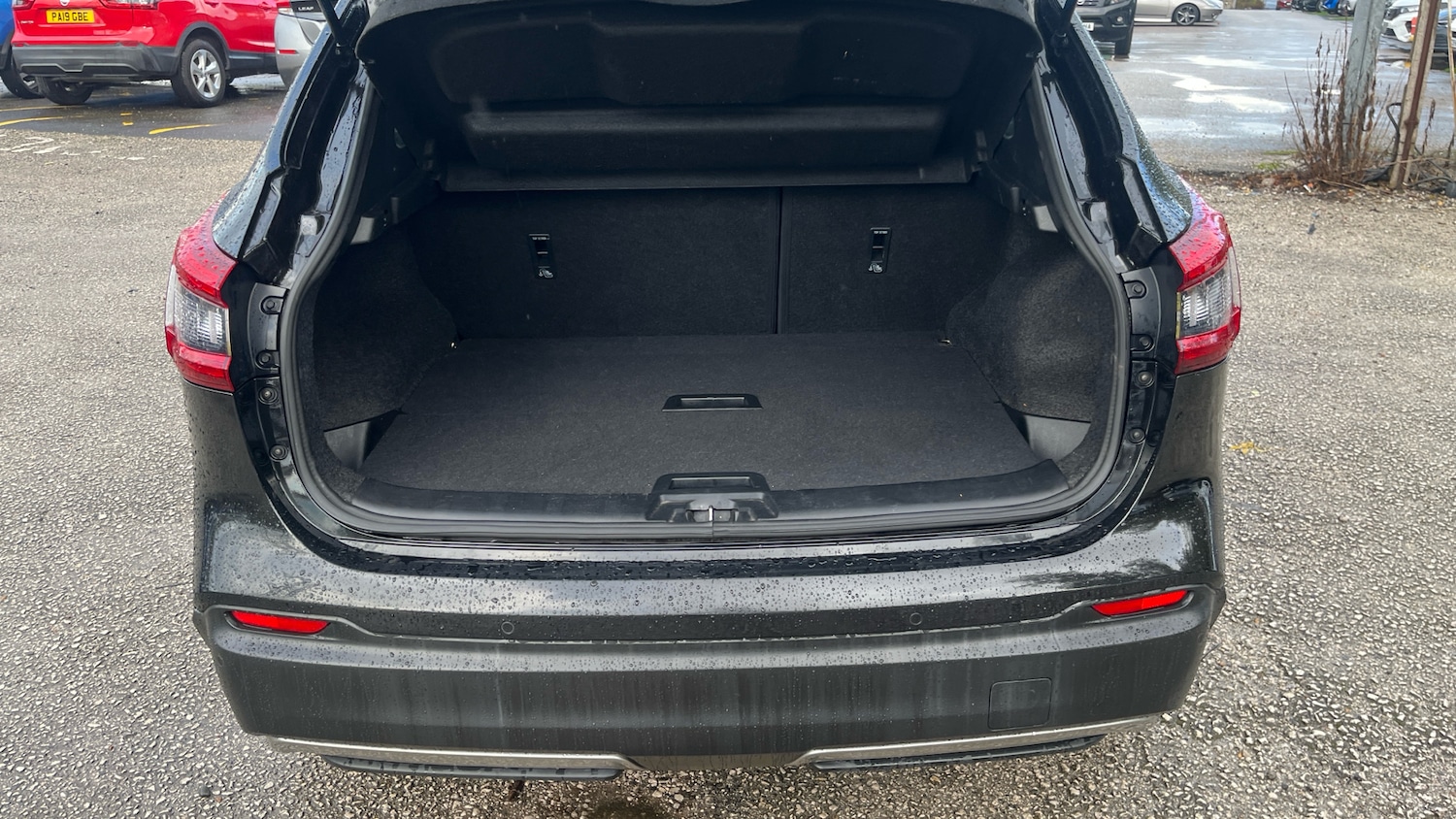 Used Nissan Qashqai 2017 for sale - 76299237: Photo 4