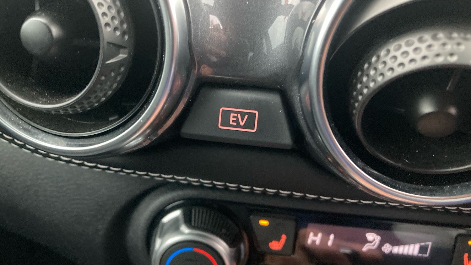 Used Nissan Juke 2023 for sale - 76807408: Photo 30