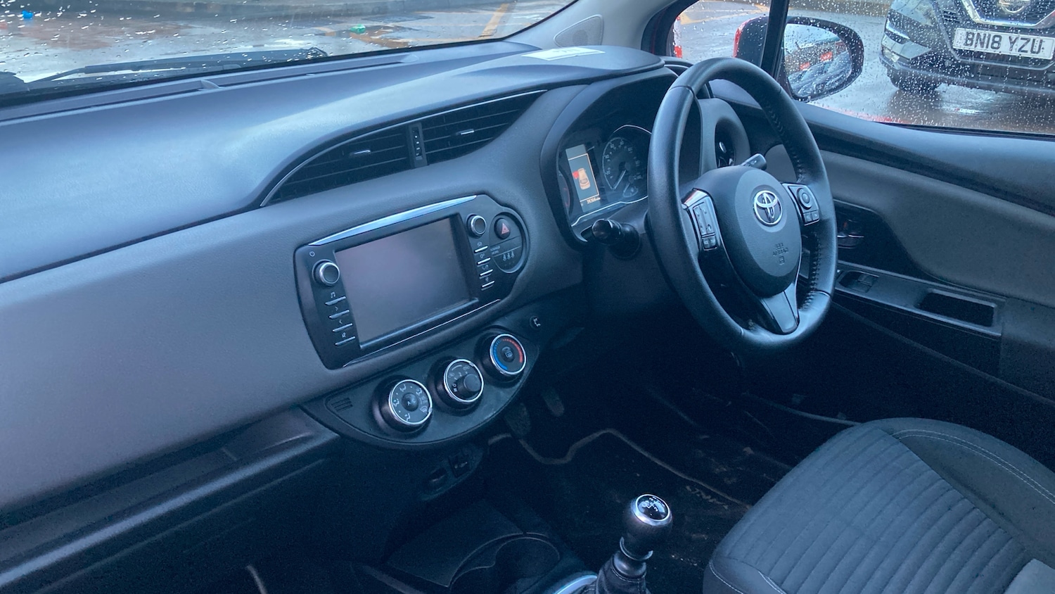 Used Toyota Yaris 2018 for sale - 77622318: Photo 9