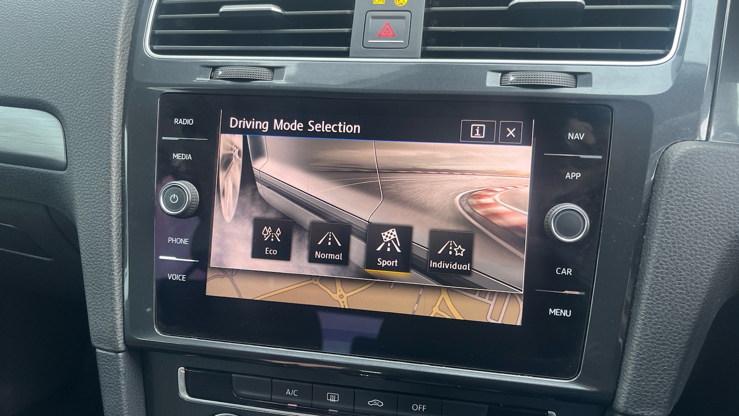 Used Volkswagen Golf 2017 for sale - 77247796: Photo 25