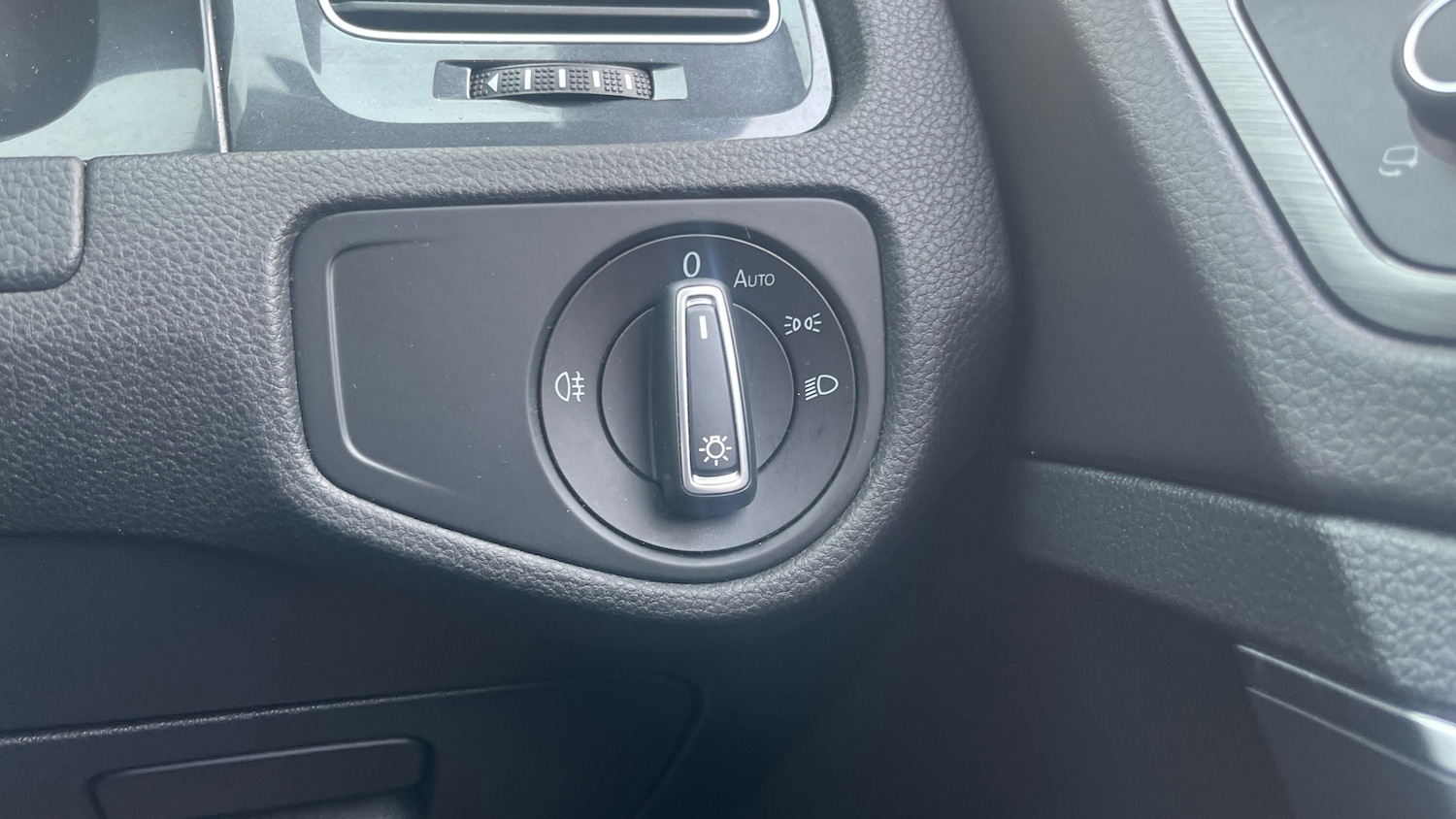 Used Volkswagen Golf 2017 for sale - 77247796: Photo 27