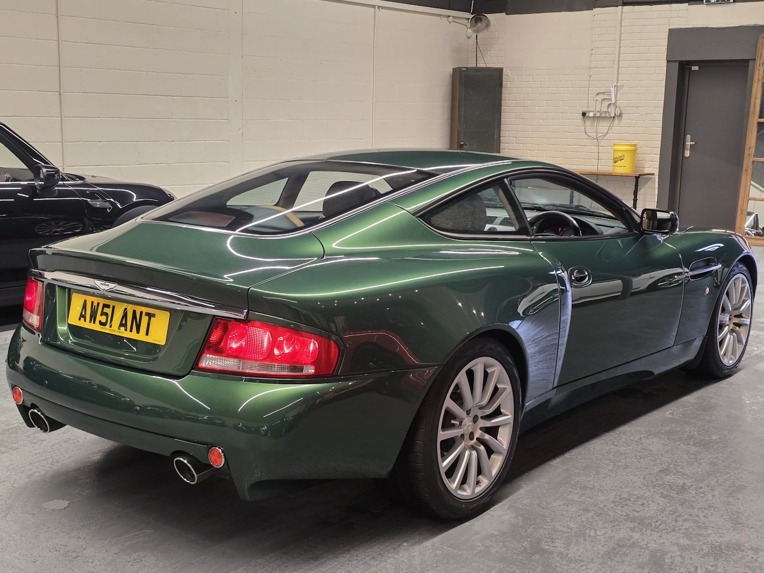 Used Aston Martin Vanquish 2001 for sale - 76211856: Photo 10