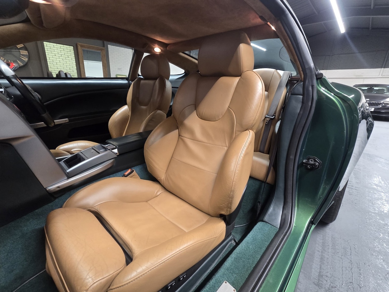 Used Aston Martin Vanquish 2001 for sale - 76211856: Photo 2