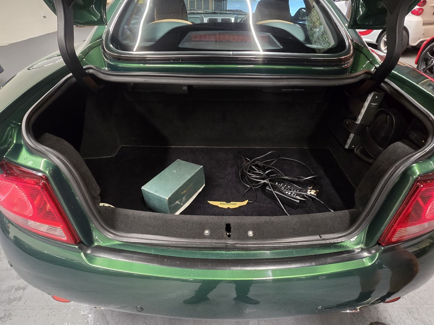 Used Aston Martin Vanquish 2001 for sale - 76211856: Photo 20