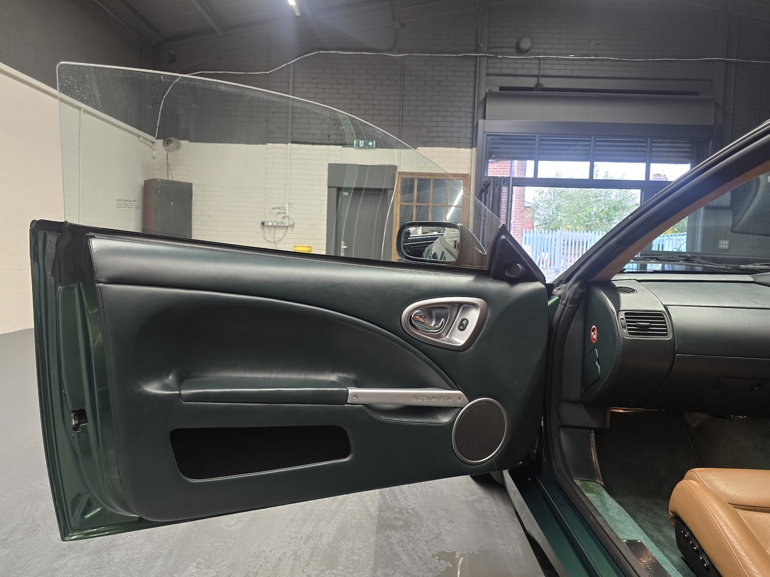 Used Aston Martin Vanquish 2001 for sale - 76211856: Photo 22