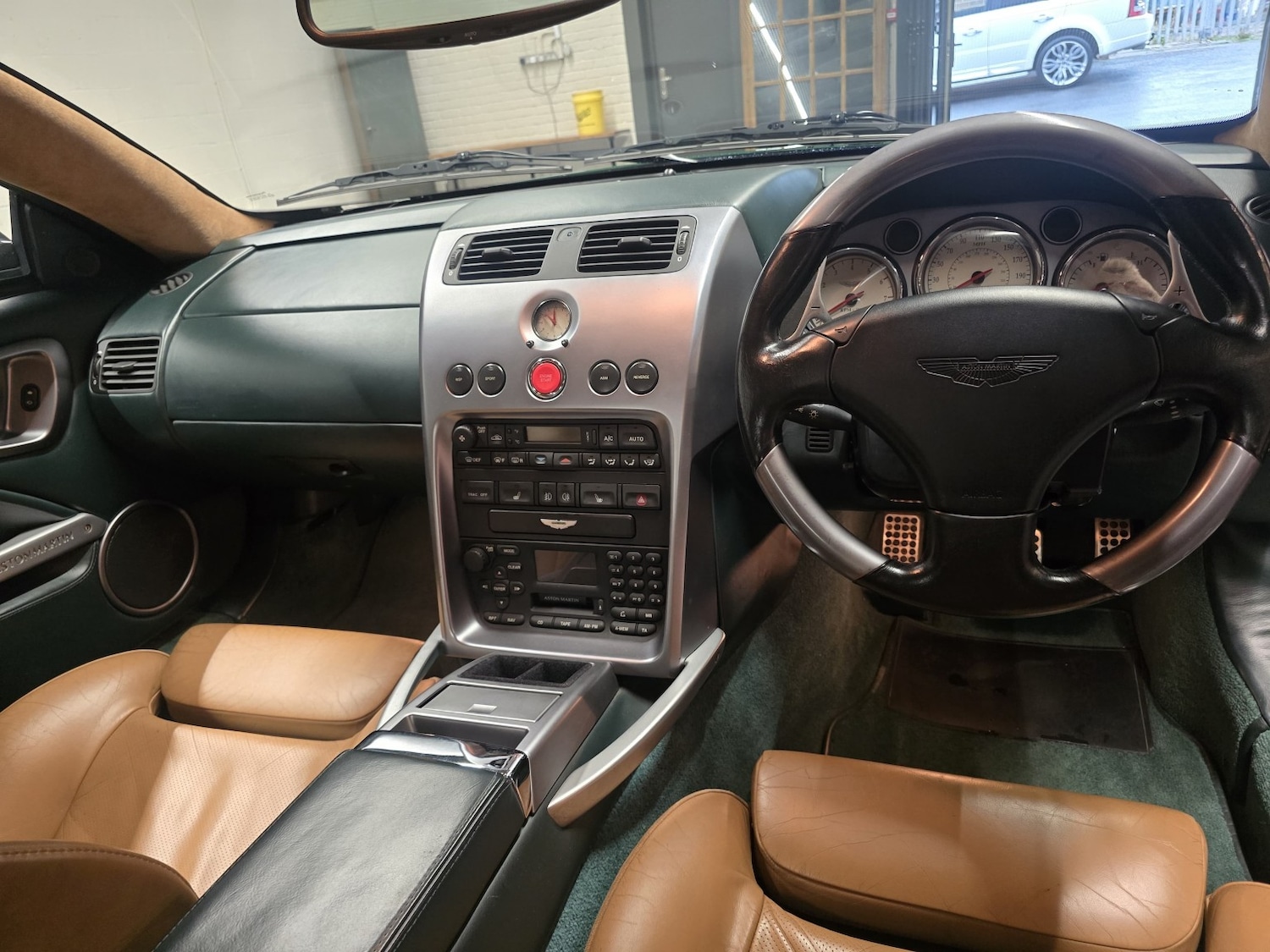 Used Aston Martin Vanquish 2001 for sale - 76211856: Photo 4