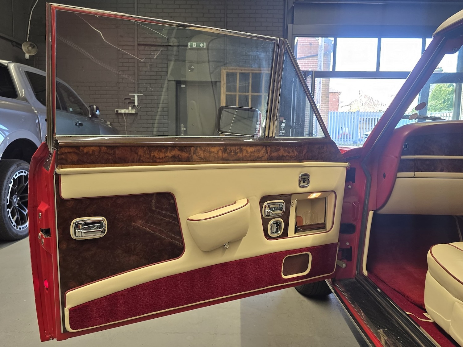 Used Rolls-Royce Corniche 1988 for sale - 77837024: Photo 24