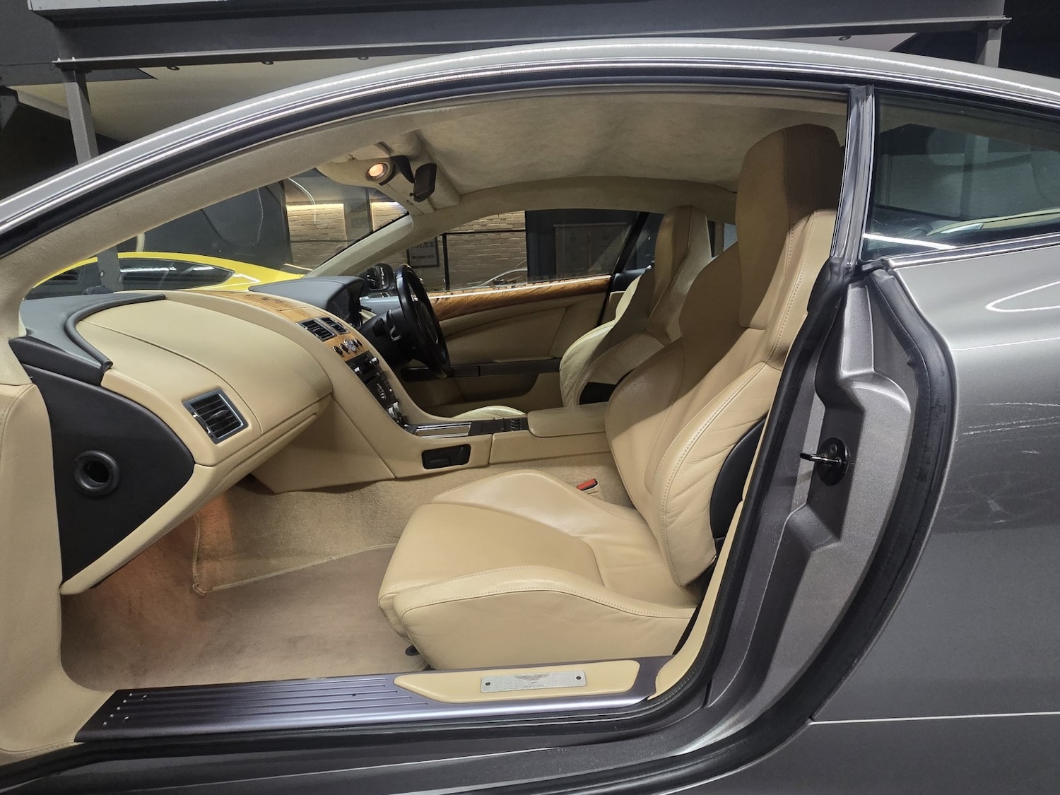 Used Aston Martin DB9 2006 for sale - 77289069: Photo 21