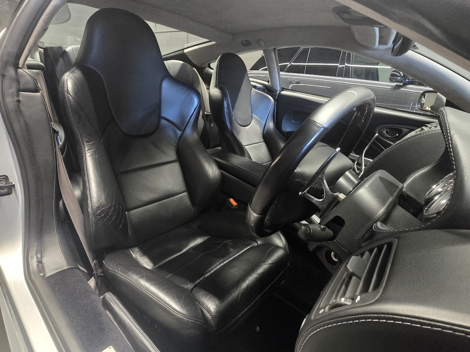 Used Aston Martin Vanquish 2007 for sale - 78143756: Photo 2