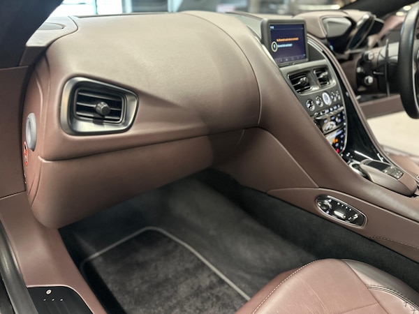 Used Aston Martin DBS 2021 for sale - 76253013: Photo 22