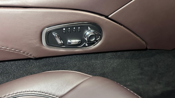Used Aston Martin DBS 2021 for sale - 76253013: Photo 23