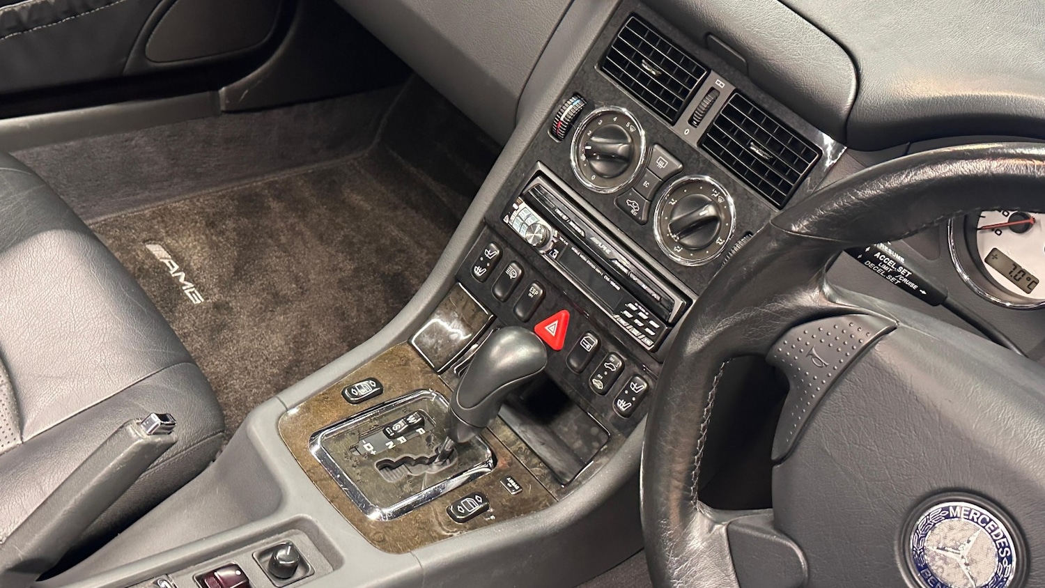 Used Mercedes-Benz SLK 2002 for sale - 77616360: Photo 26