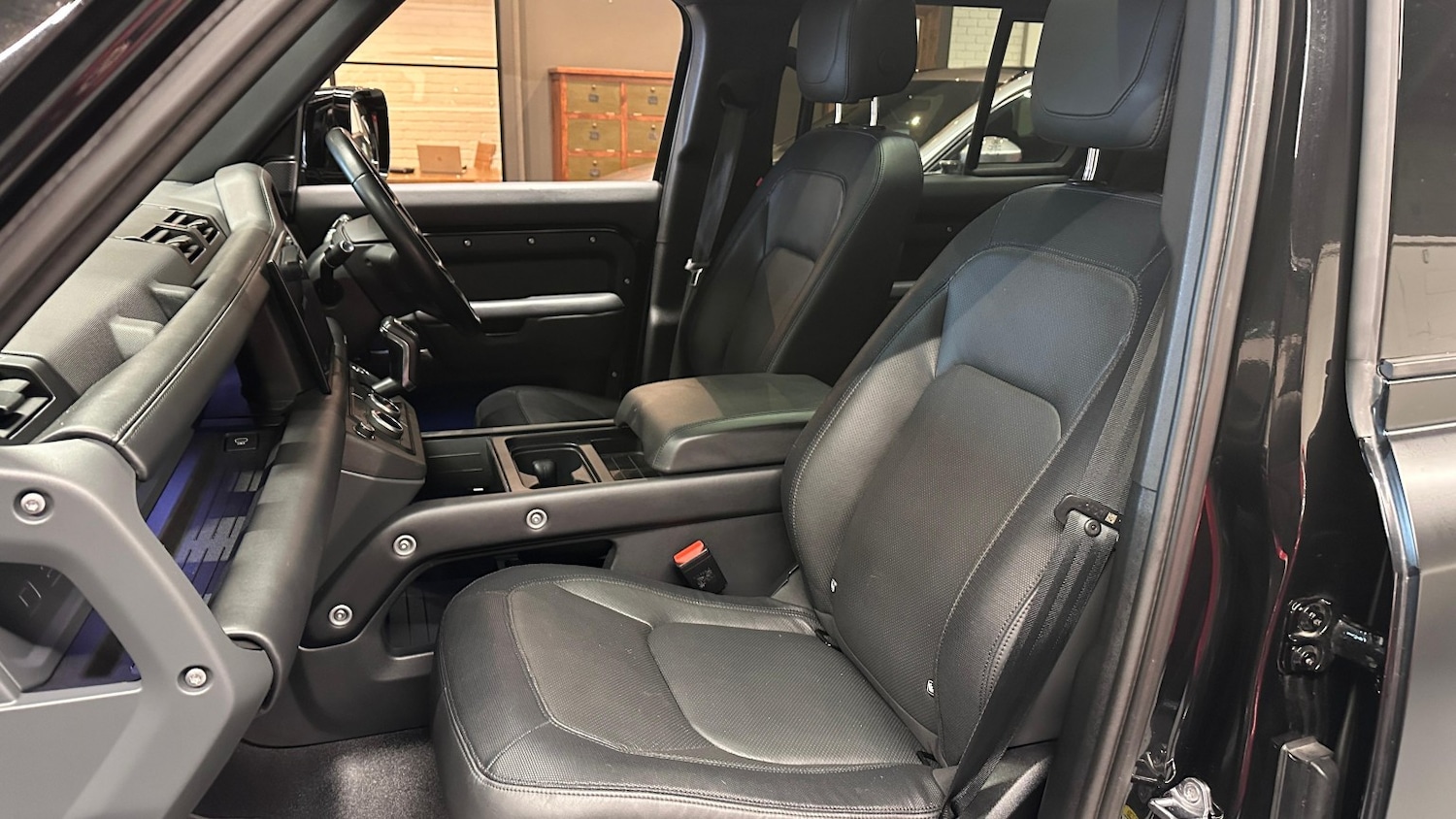 Used Land Rover Defender 110 2023 for sale - 76784989: Photo 18