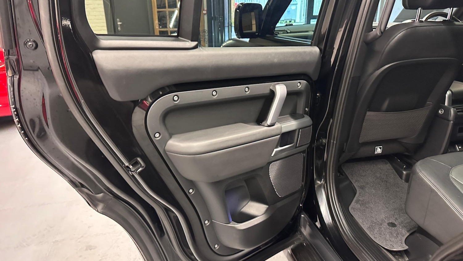 Used Land Rover Defender 110 2023 for sale - 76784989: Photo 24