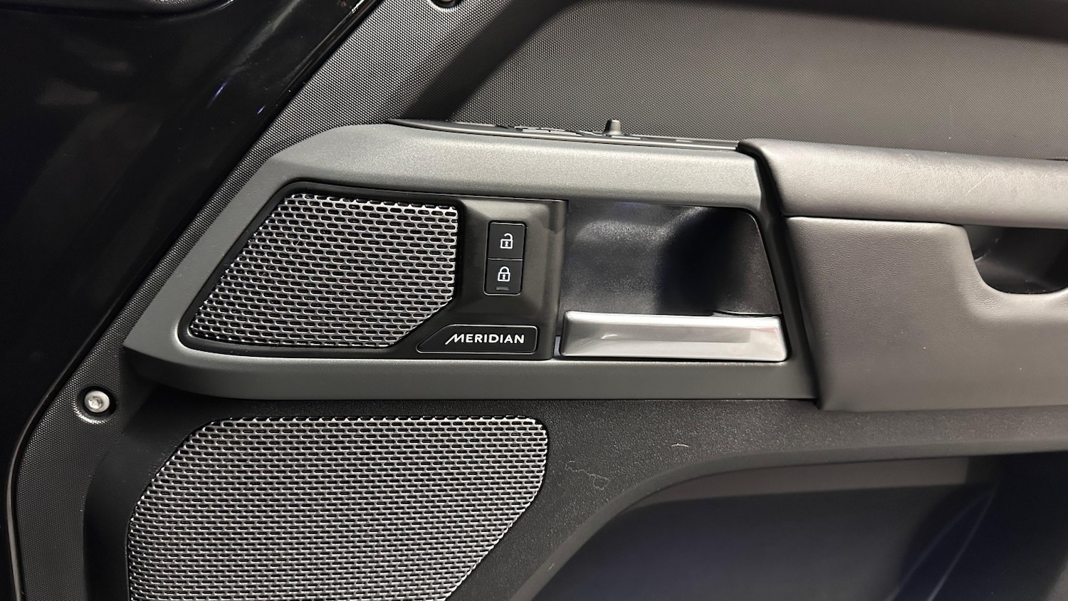 Used Land Rover Defender 110 2023 for sale - 76784989: Photo 32