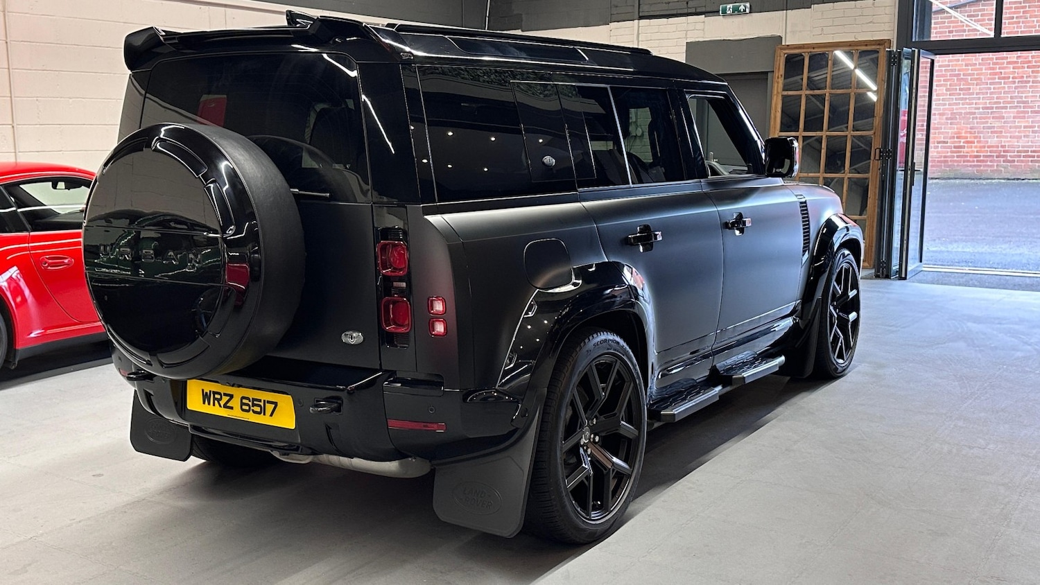 Used Land Rover Defender 110 2023 for sale - 76784989: Photo 4