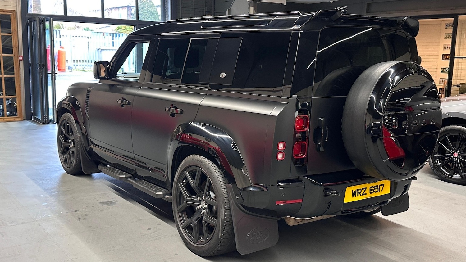 Used Land Rover Defender 110 2023 for sale - 76784989: Photo 5