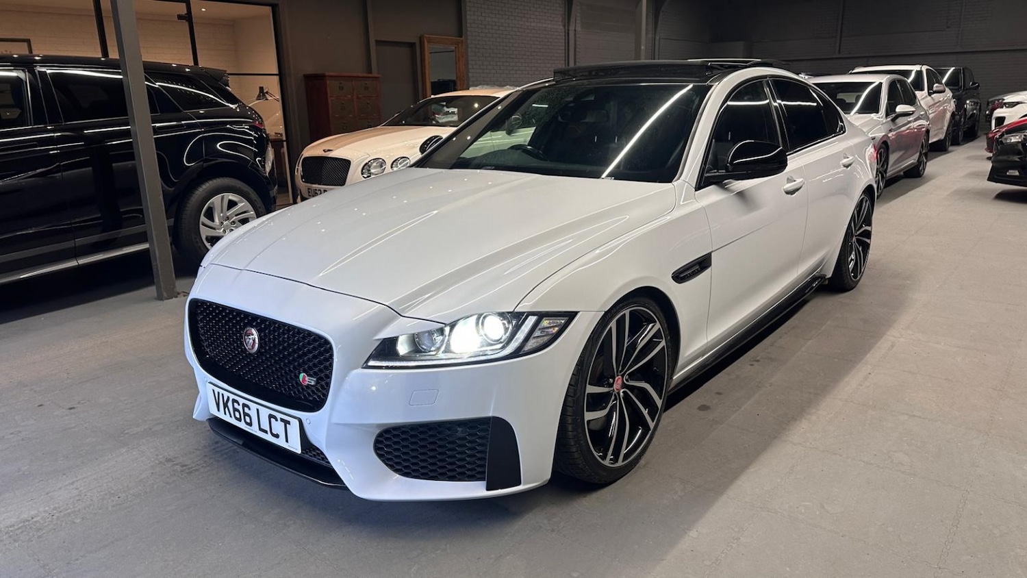 Used Jaguar XF 2016 for sale - 77438440: Photo 2