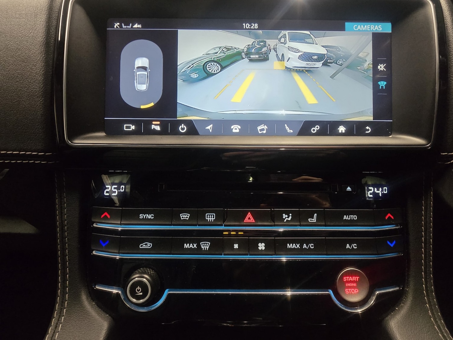 Used Jaguar F-Pace 2019 for sale - 76611397: Photo 10