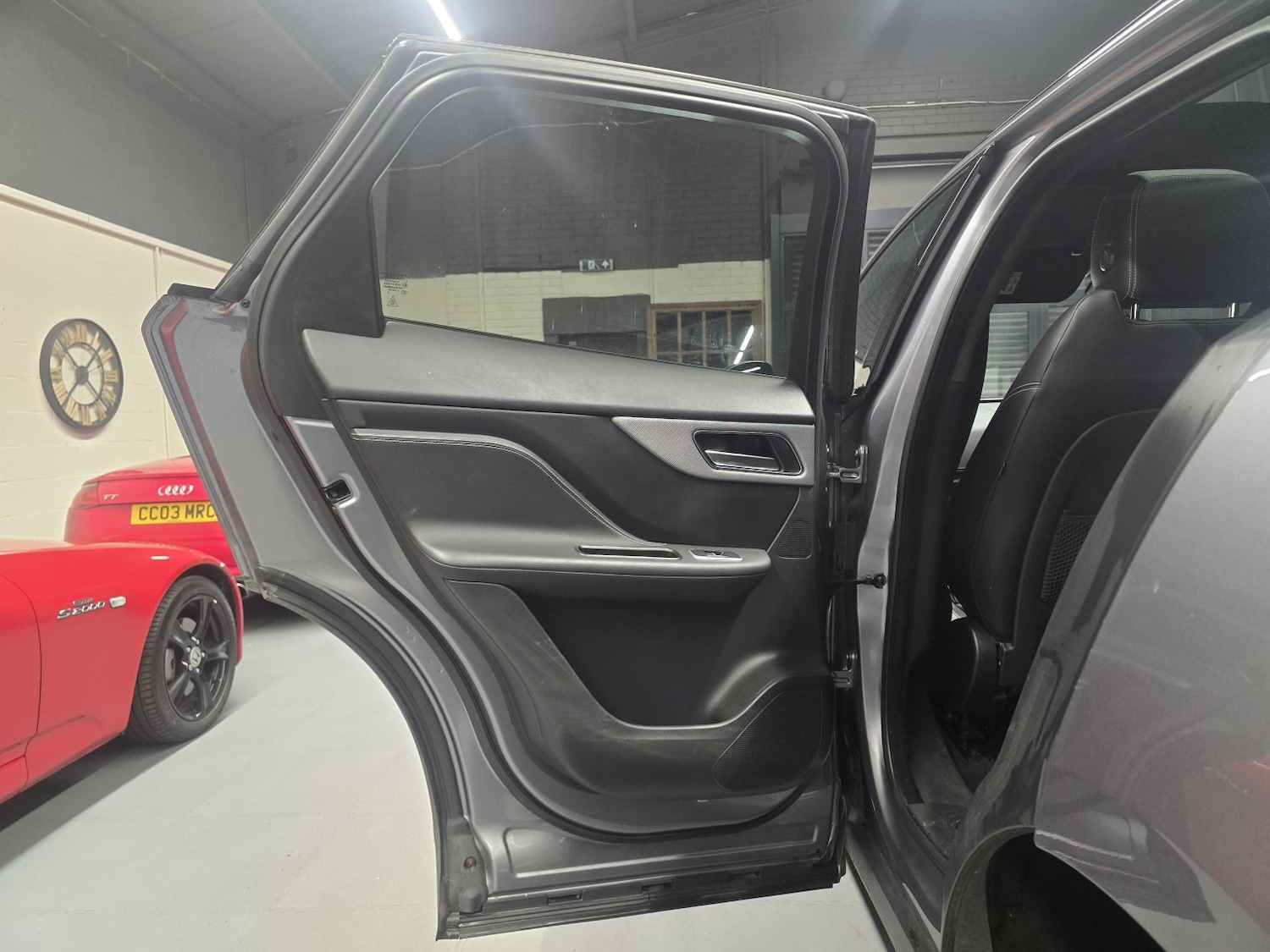 Used Jaguar F-Pace 2019 for sale - 76611397: Photo 17