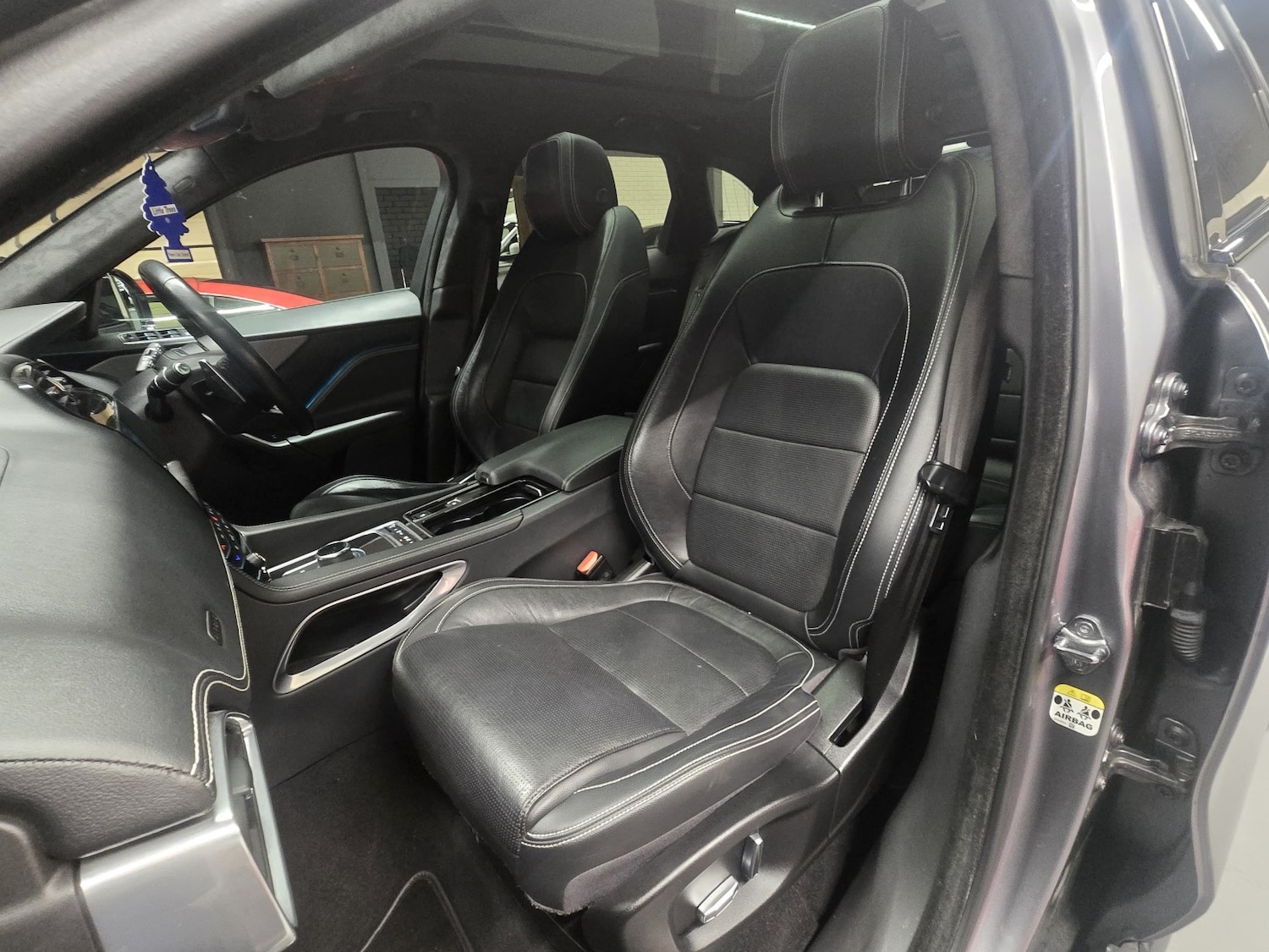 Used Jaguar F-Pace 2019 for sale - 76611397: Photo 23