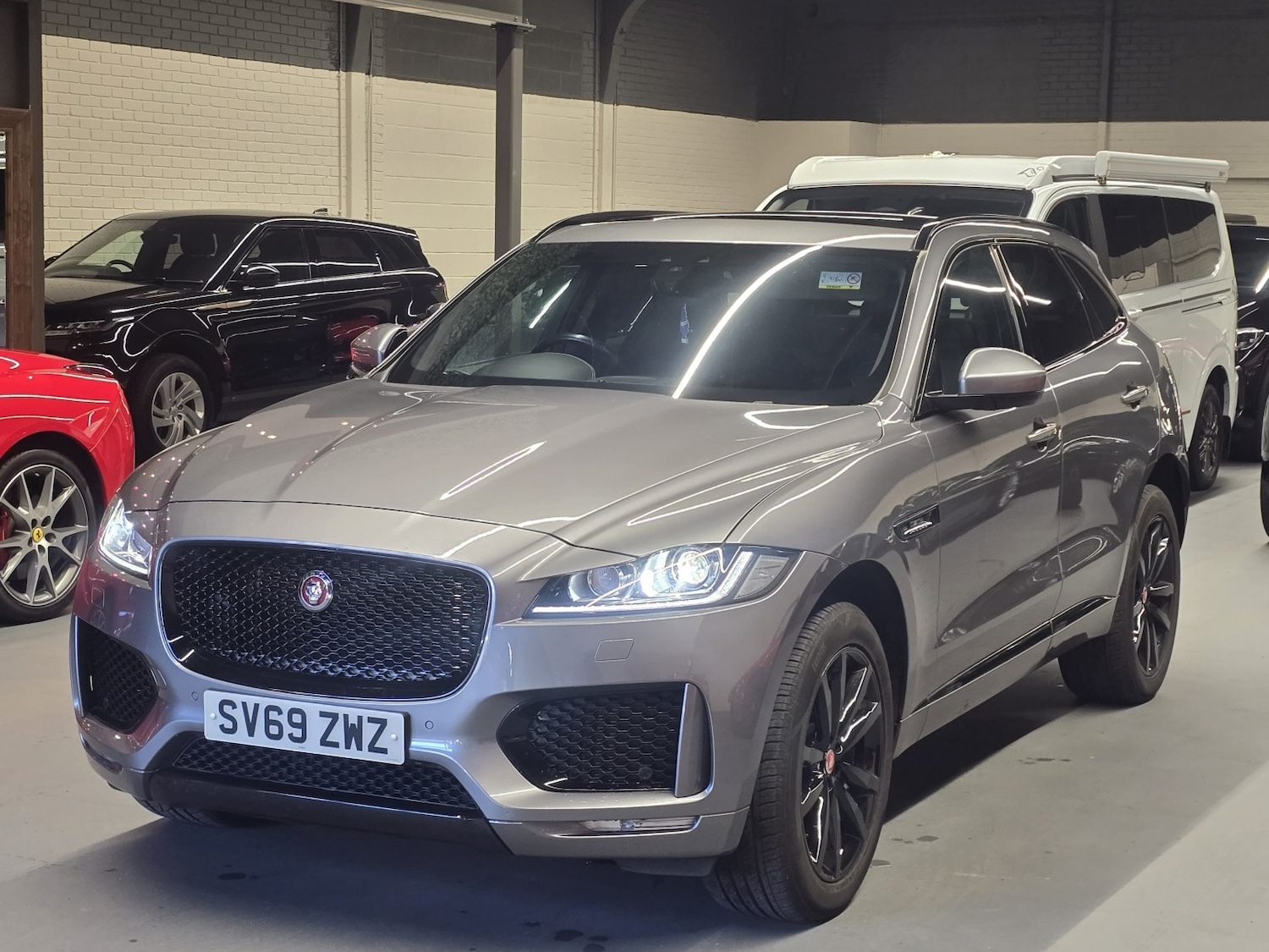 Used Jaguar F-Pace 2019 for sale - 76611397: Photo 3