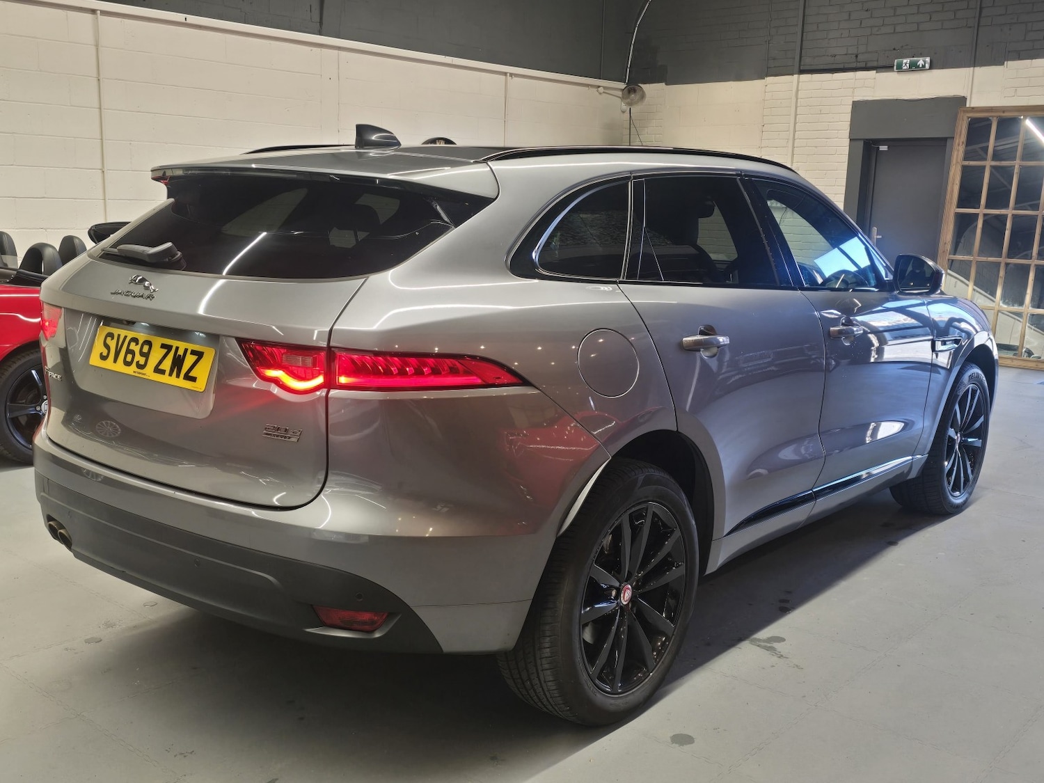 Used Jaguar F-Pace 2019 for sale - 76611397: Photo 7