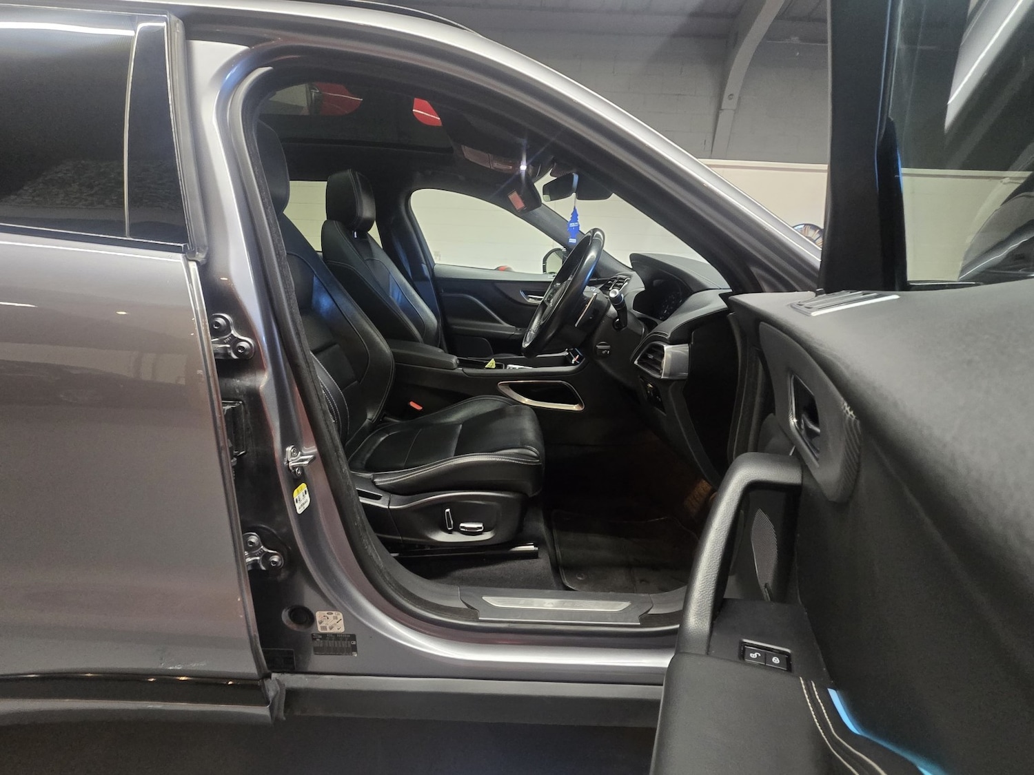 Used Jaguar F-Pace 2019 for sale - 76611397: Photo 9