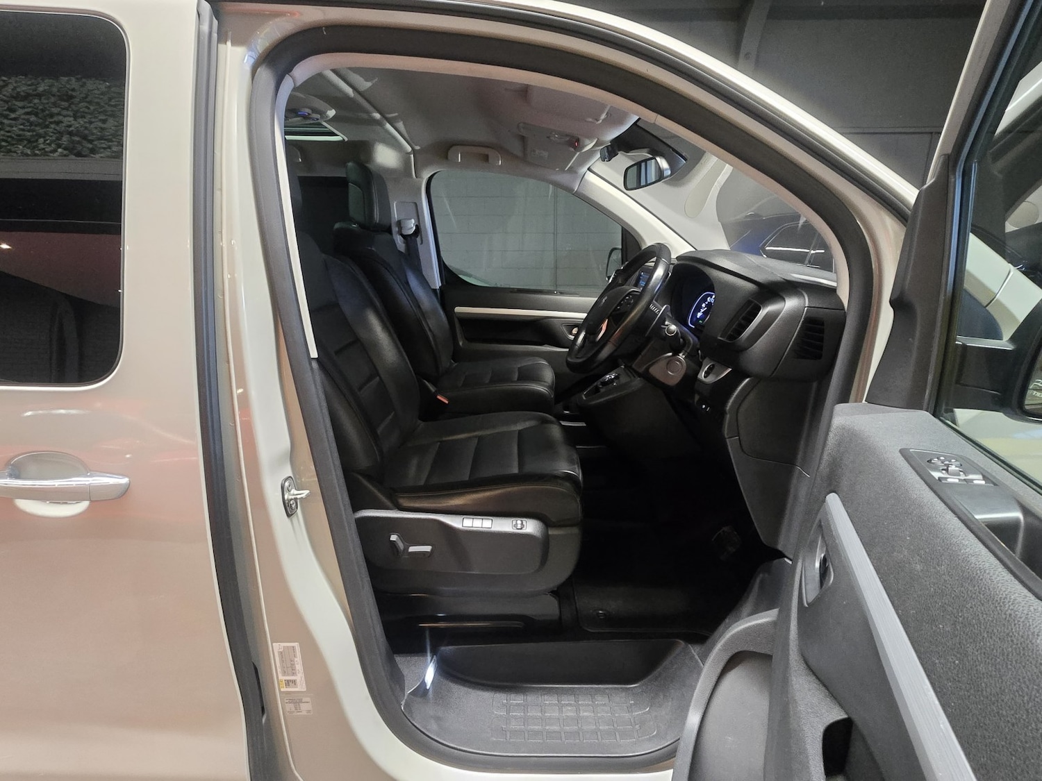 Used Peugeot Traveller 2017 for sale - 77342569: Photo 12