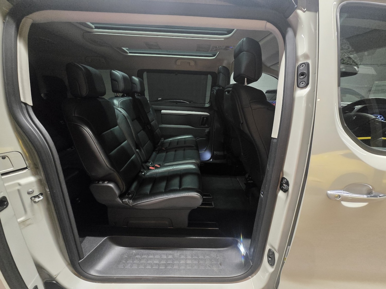 Used Peugeot Traveller 2017 for sale - 77342569: Photo 21