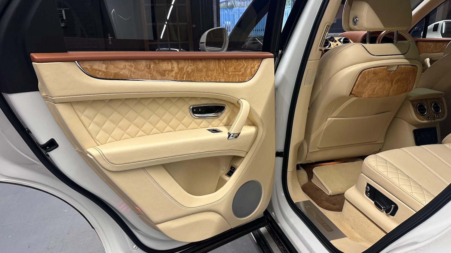 Used Bentley Bentayga 2016 for sale - 78143745: Photo 11