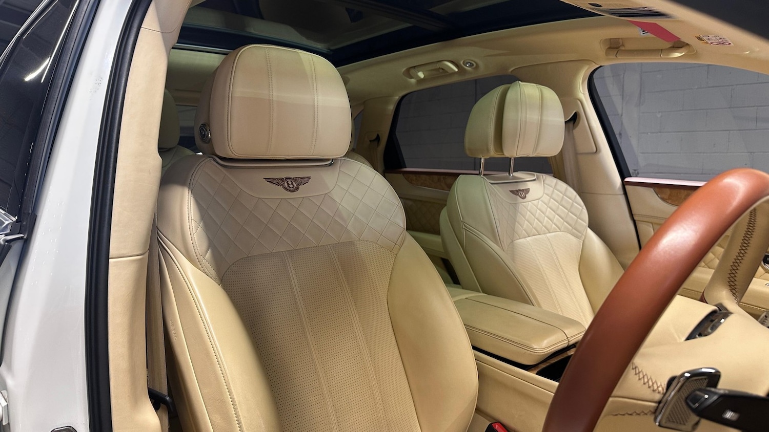 Used Bentley Bentayga 2016 for sale - 78143745: Photo 2