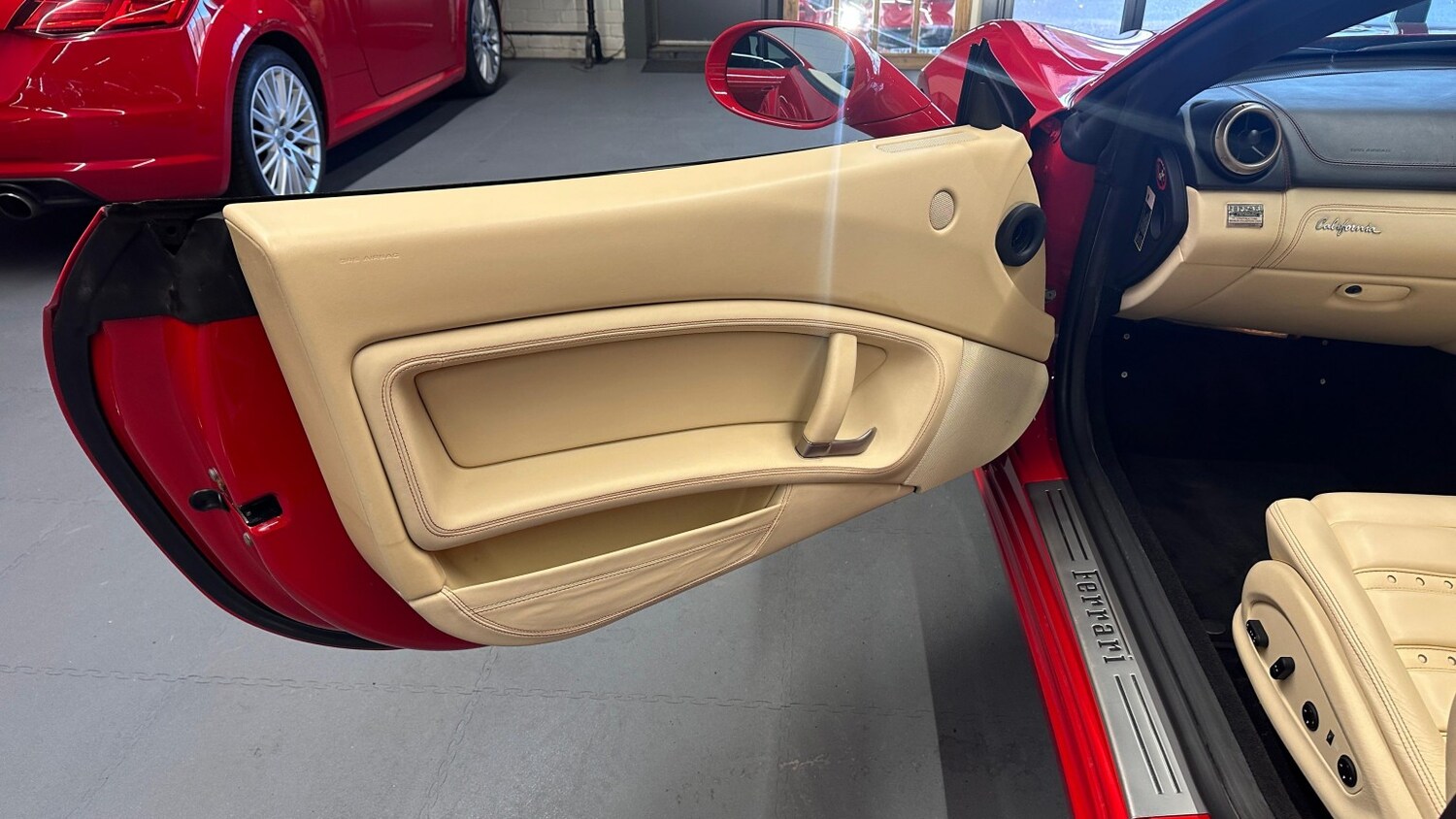 Used Ferrari California 2009 for sale - 76687168: Photo 28