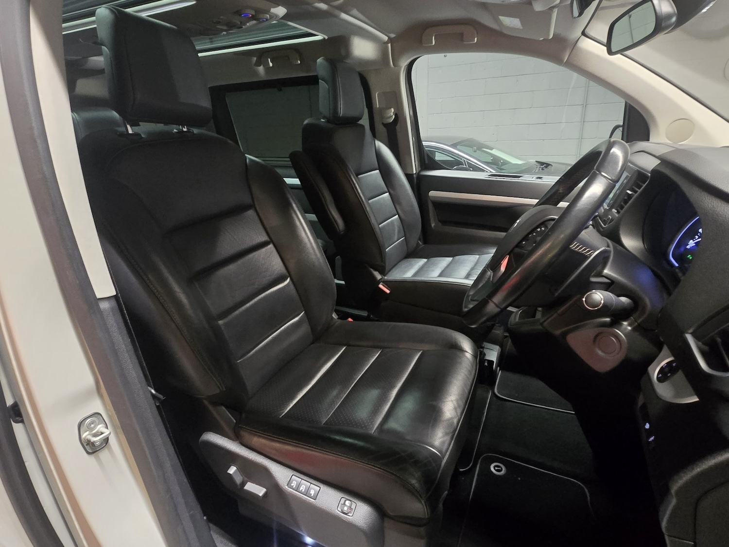 Used Peugeot Traveller 2017 for sale - 77766410: Photo 16