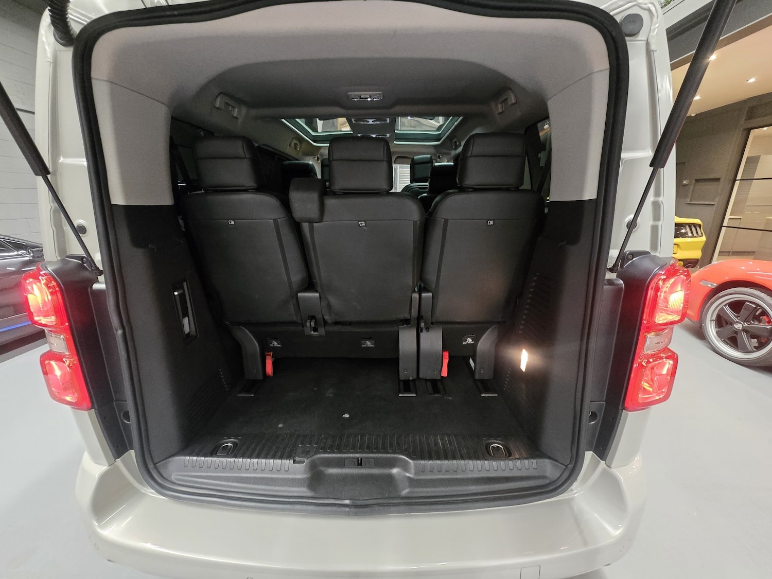 Used Peugeot Traveller 2017 for sale - 77766410: Photo 22