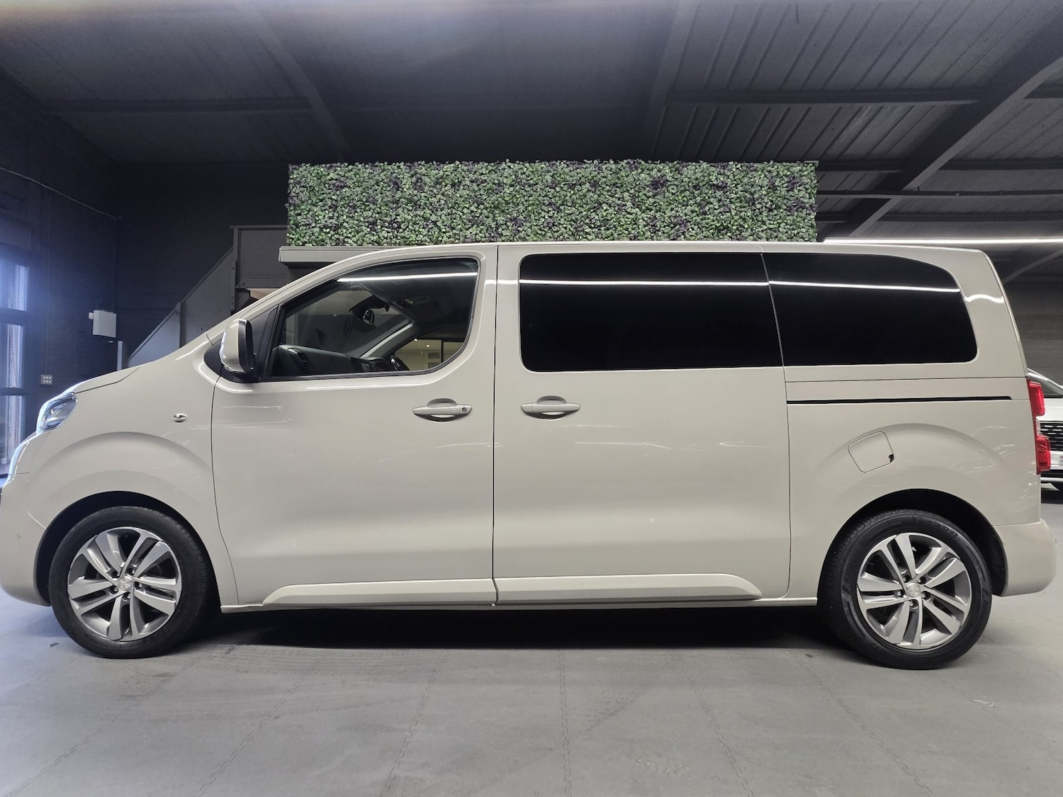 Used Peugeot Traveller 2017 for sale - 77766410: Photo 7