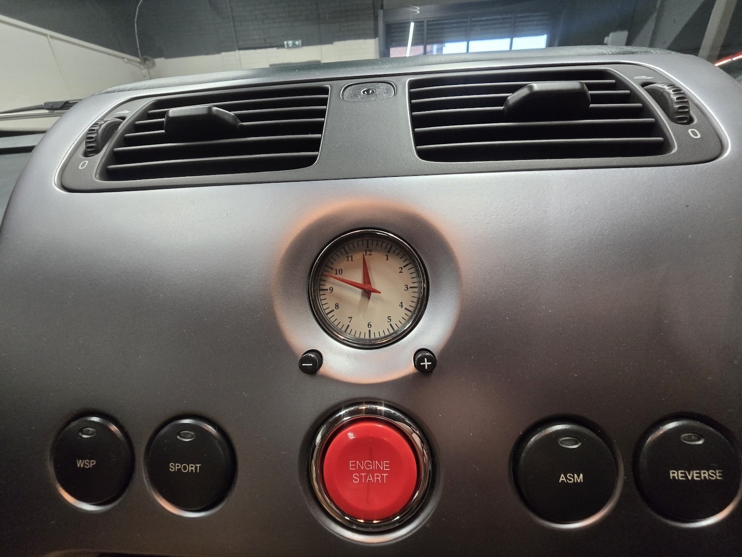 Used Aston Martin Vanquish 2001 for sale - 77864828: Photo 17