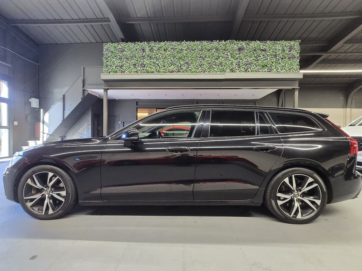 Used Volvo V60 2019 for sale - 76741381: Photo 5