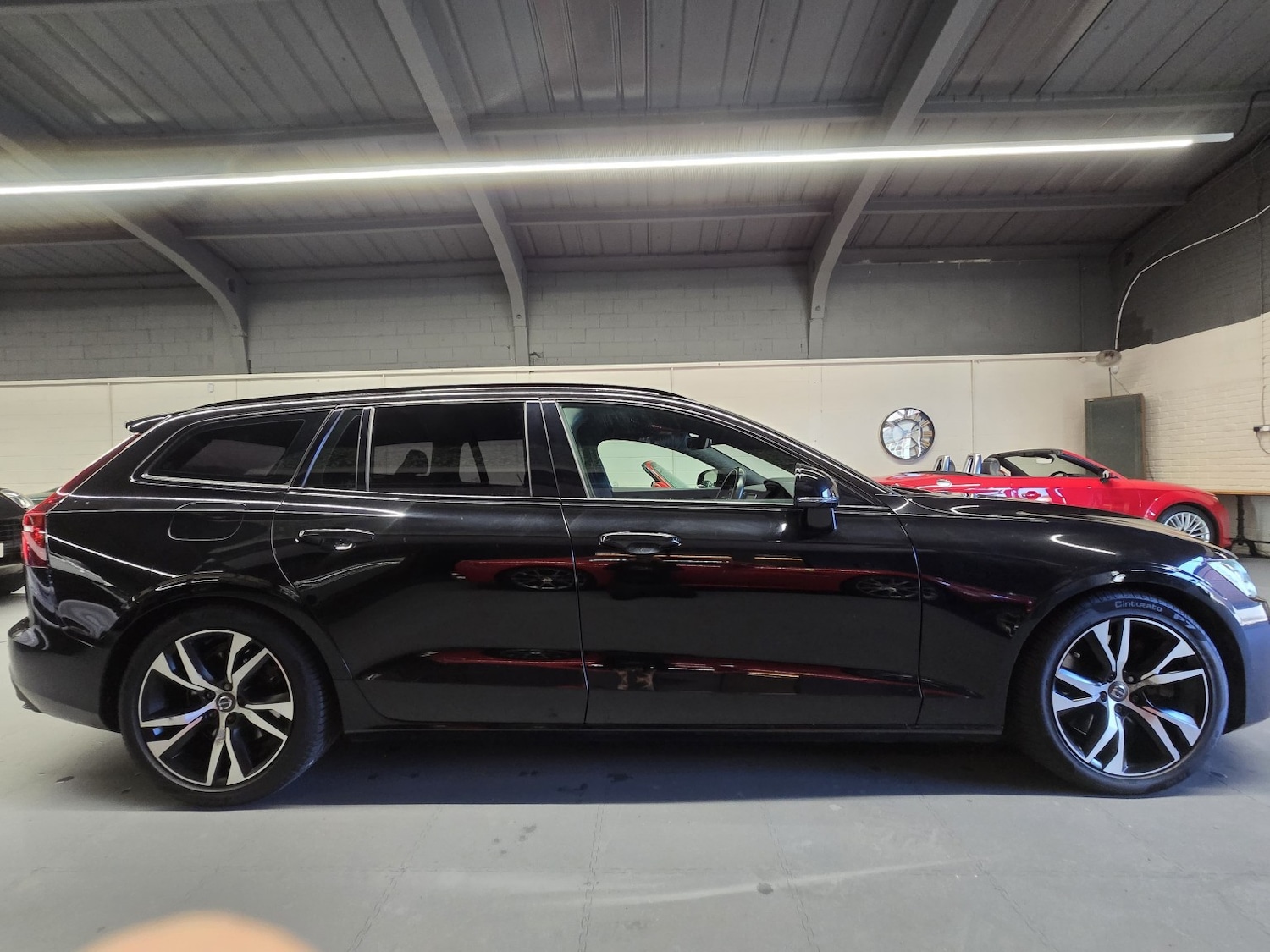 Used Volvo V60 2019 for sale - 76741381: Photo 9