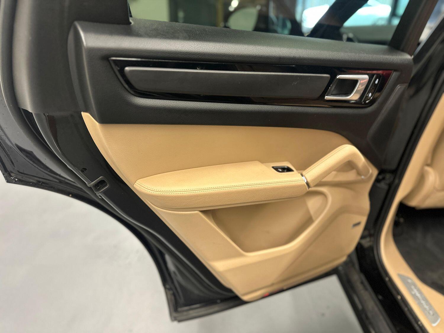 Used Porsche Cayenne 2020 for sale - 76123633: Photo 16