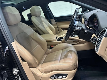Used Porsche Cayenne 2020 for sale - 76123633: Photo 2