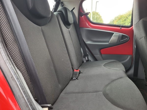 Used Toyota AYGO 2011 for sale - 76148412: Photo 11