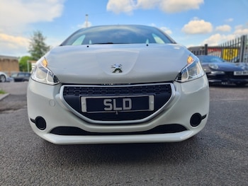 Used Peugeot 208 2015 for sale - 76292277: Photo 2