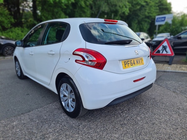Used Peugeot 208 2015 for sale - 76292277: Photo 4