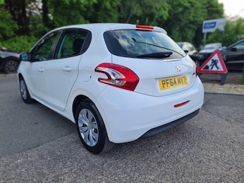 Used Peugeot 208 2015 for sale - 76292277: Photo 4