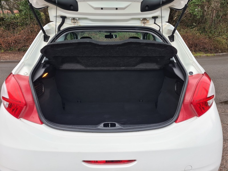 Used Peugeot 208 2013 for sale - 77213190: Photo 11